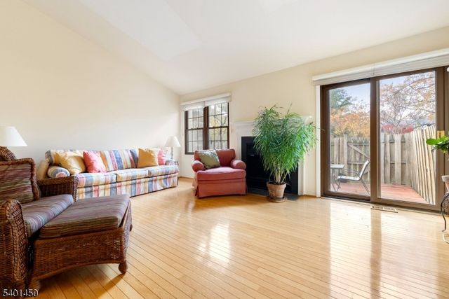 110 Bayberry Dr, Franklin Twp., NJ 08873