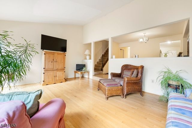 110 Bayberry Dr, Franklin Twp., NJ 08873