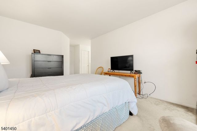 110 Bayberry Dr, Franklin Twp., NJ 08873