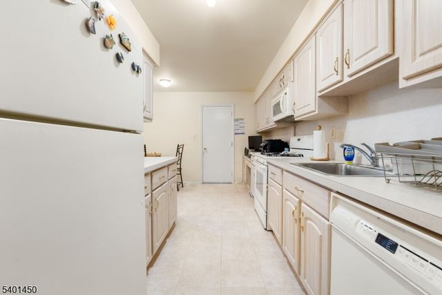 110 Bayberry Dr, Franklin Twp., NJ 08873