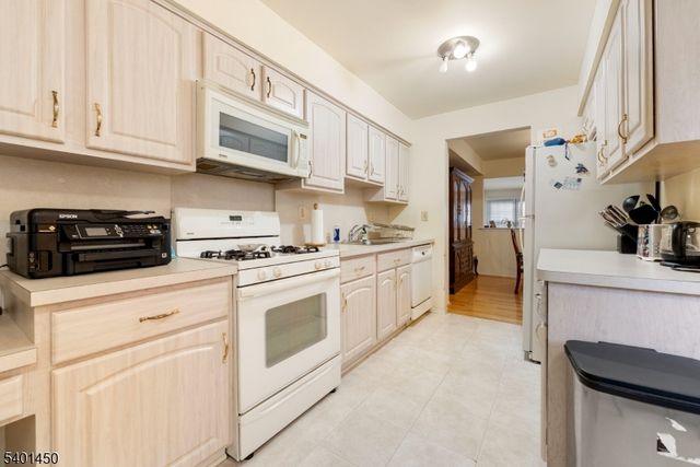 110 Bayberry Dr, Franklin Twp., NJ 08873