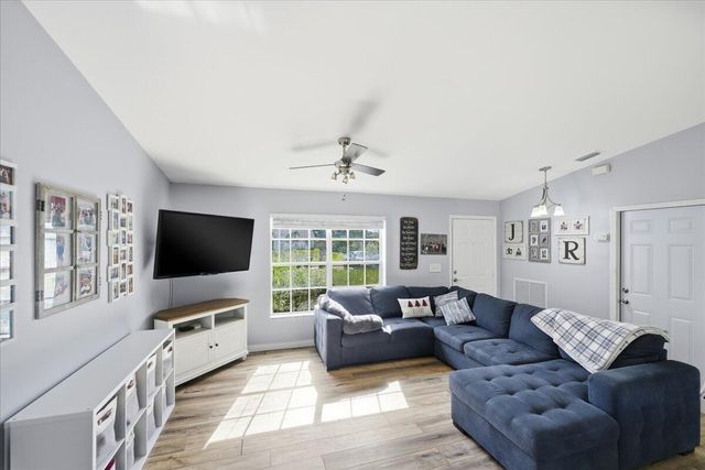 15211 92nd Court N, The Acreage, FL 33412