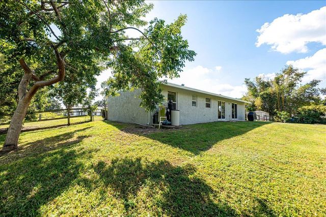 15211 92nd Court N, The Acreage, FL 33412