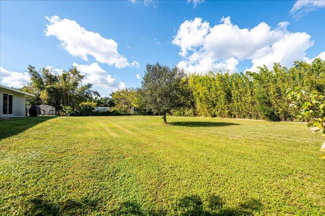 15211 92nd Court N, The Acreage, FL 33412