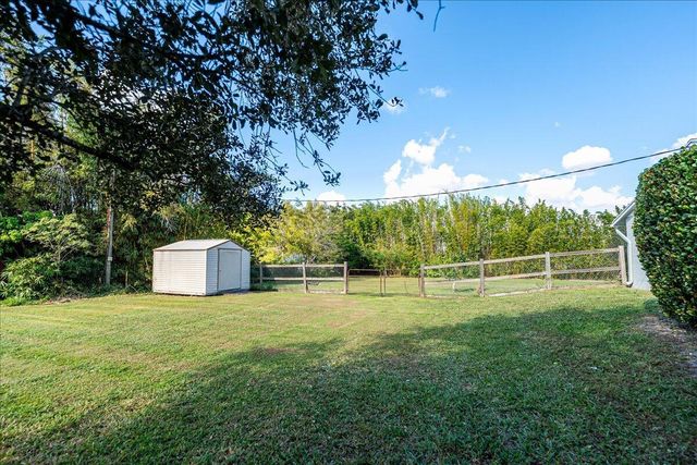 15211 92nd Court N, The Acreage, FL 33412
