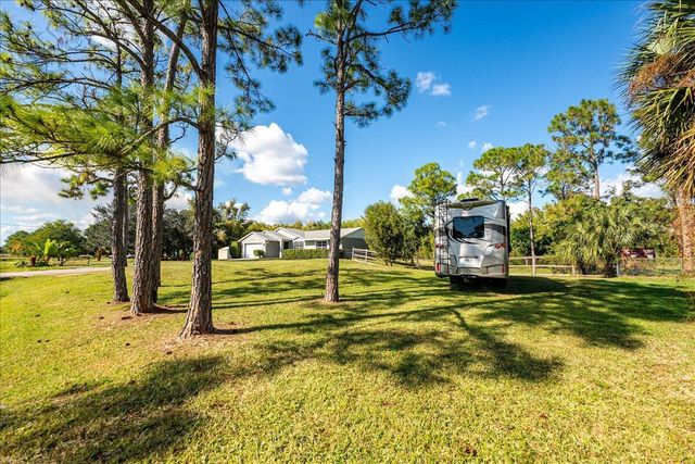 15211 92nd Court N, The Acreage, FL 33412