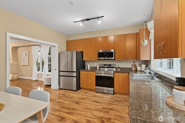 22668 NE Alder Crest Lane, Redmond, WA 98053