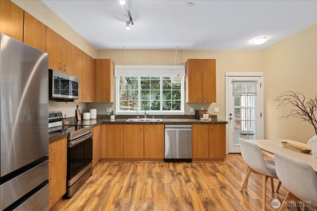 22668 NE Alder Crest Lane, Redmond, WA 98053