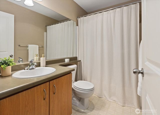 22668 NE Alder Crest Lane, Redmond, WA 98053