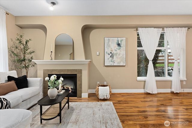 22668 NE Alder Crest Lane, Redmond, WA 98053