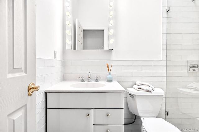 3334 Country Club Road, Bronx, NY 10465