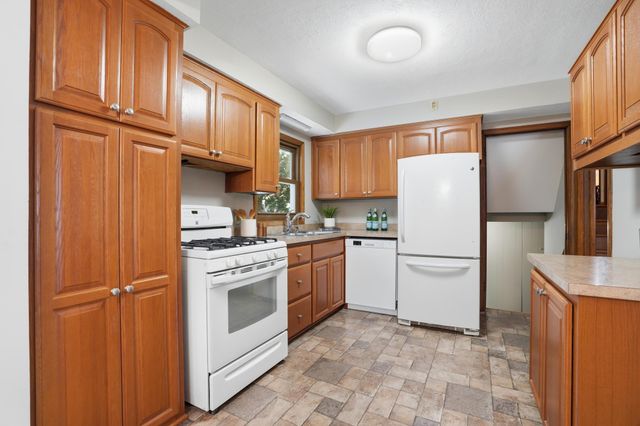 2846 Sumter Avenue N, New Hope, MN 55427