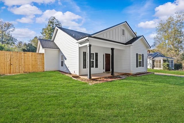 321 Simmons Avenue, Ozark, AL 36360