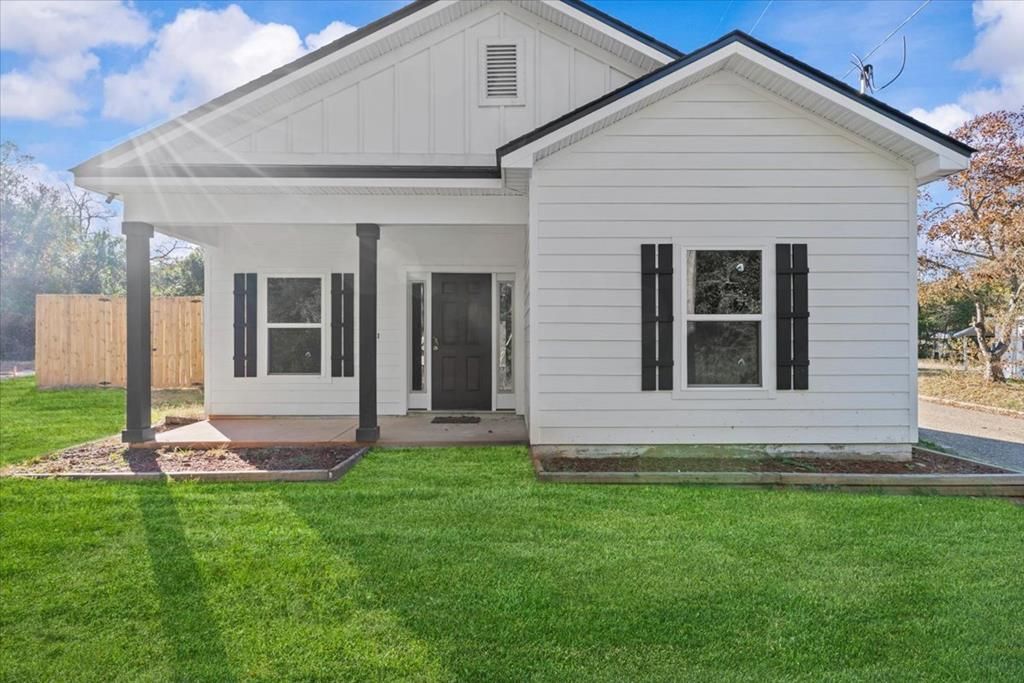 321 Simmons Avenue, Ozark, AL 36360