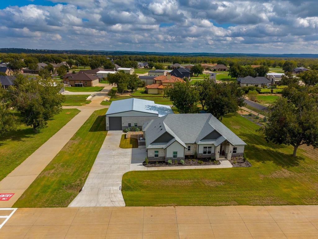 6015 Bonanza Drive D, Granbury, TX 76049 — exterior