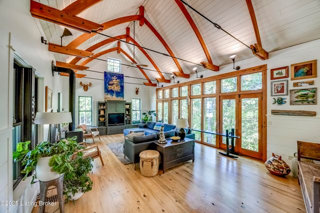 3621 Red Oak Dr, La Grange, KY 40031