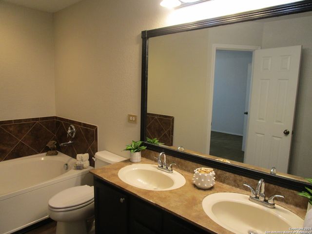 1011 Sundance Ft, San Antonio, TX 78245