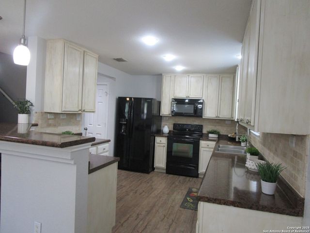1011 Sundance Ft, San Antonio, TX 78245