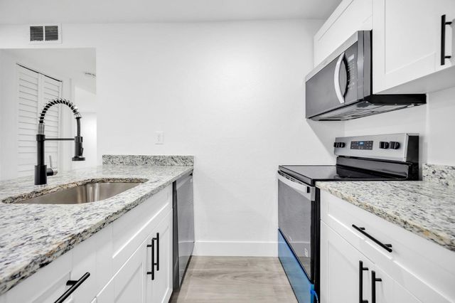 1015 NE 17TH Avenue 104, Fort Lauderdale, FL 33304