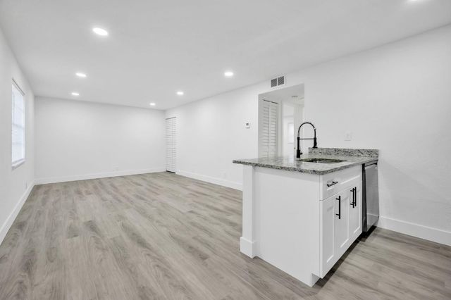 1015 NE 17TH Avenue 104, Fort Lauderdale, FL 33304