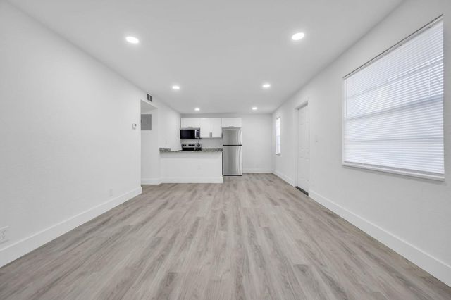 1015 NE 17TH Avenue 104, Fort Lauderdale, FL 33304