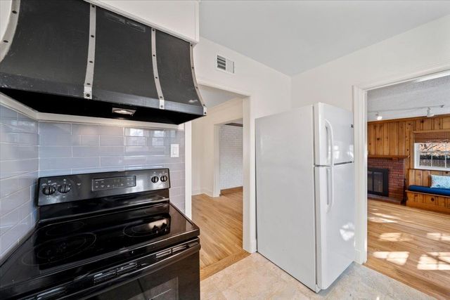 381 HOLMES CIR, Memphis, TN 38111