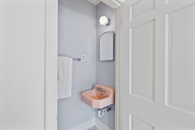 381 HOLMES CIR, Memphis, TN 38111