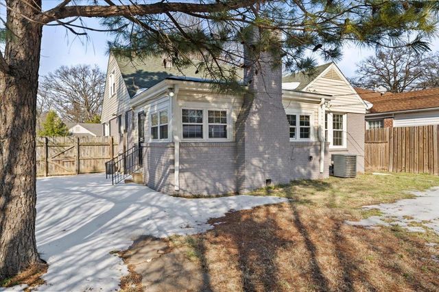 381 HOLMES CIR, Memphis, TN 38111