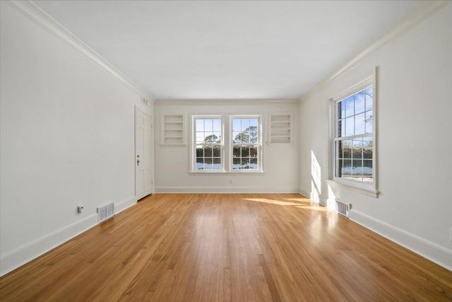 381 HOLMES CIR, Memphis, TN 38111