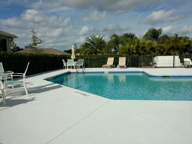 7426 Oakridge Place, Vero Beach, FL 32966