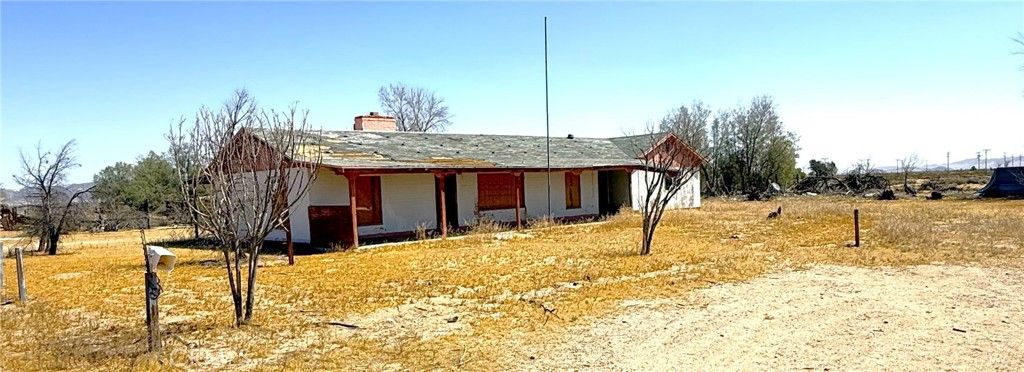 Image 1 of property listing at 45334 Yermo Road, Newberry Springs, CA 92365