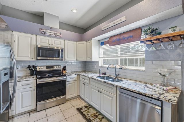 18924 FISHERMANS BEND DRIVE, Lutz, FL 33558