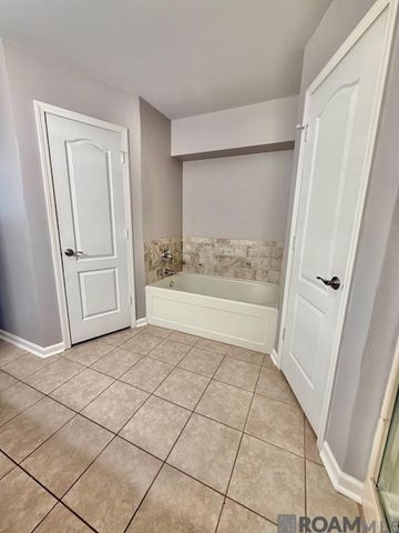 7903 Oakland Dr, Denham Springs, LA 70706