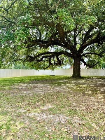 7903 Oakland Dr, Denham Springs, LA 70706