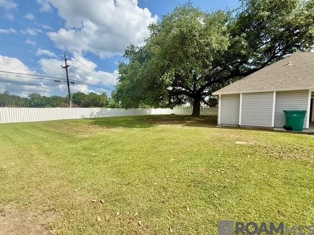 7903 Oakland Dr, Denham Springs, LA 70706