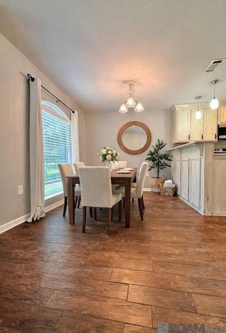 7903 Oakland Dr, Denham Springs, LA 70706