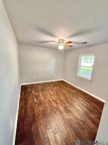 7903 Oakland Dr, Denham Springs, LA 70706