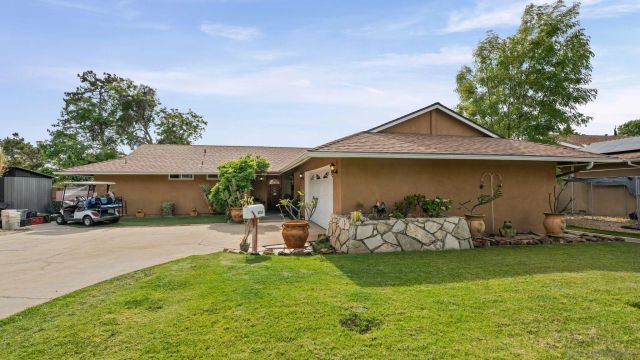 1026 La Reina, San Marcos, CA 92078