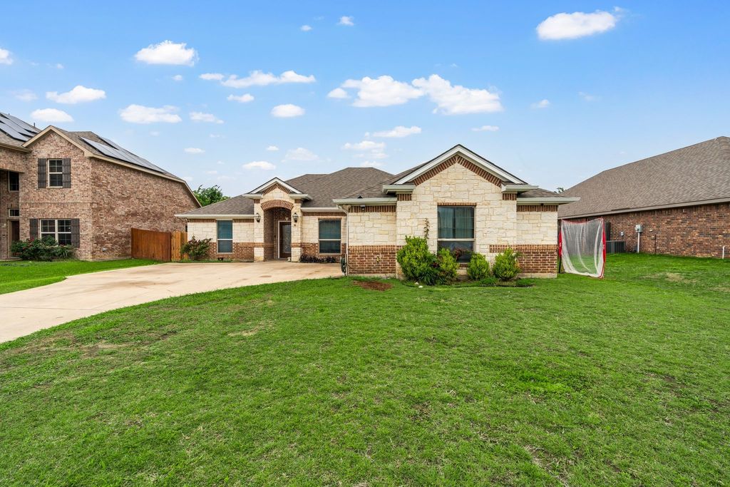1606 Jupiter Lane, Ennis, TX 75119