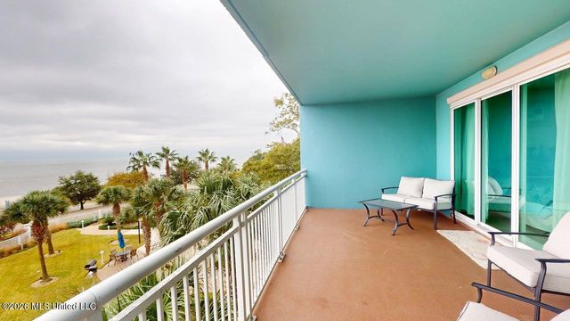 2230 Beach Drive, 301, Gulfport, MS 39507