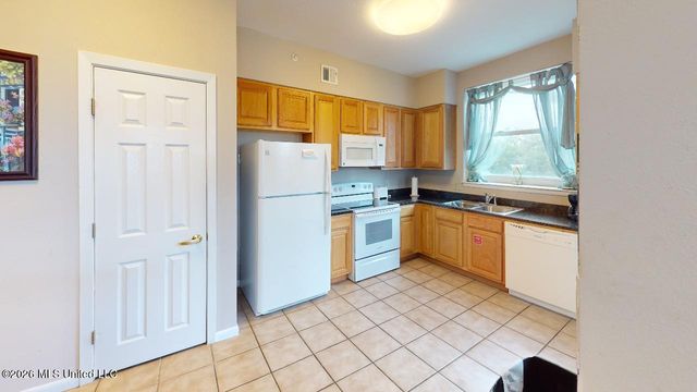 2230 Beach Drive, 301, Gulfport, MS 39507