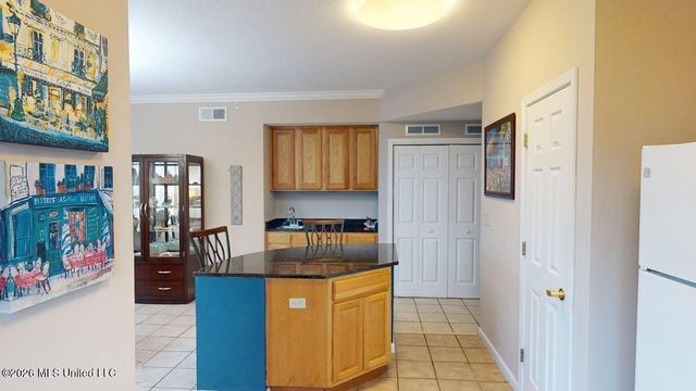 2230 Beach Drive, 301, Gulfport, MS 39507