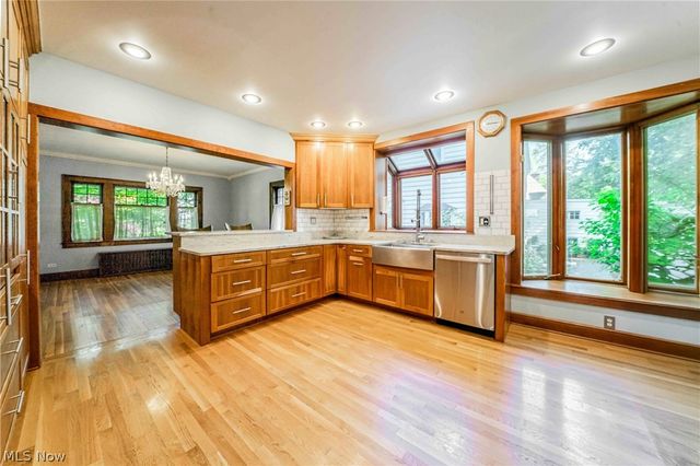 1327 Oakridge Drive, Cleveland Heights, OH 44121