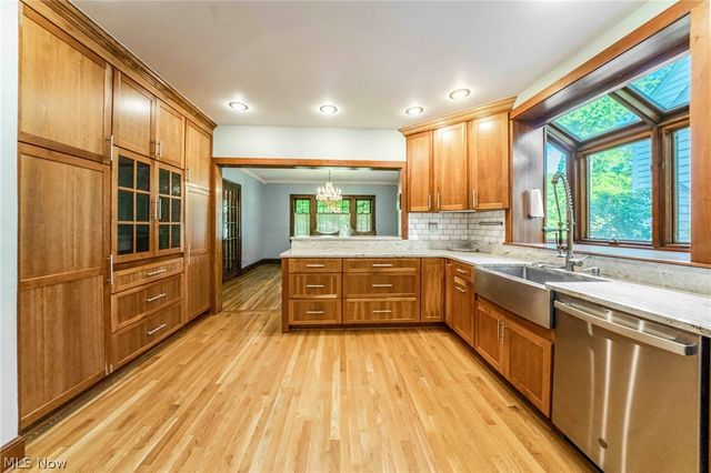 1327 Oakridge Drive, Cleveland Heights, OH 44121