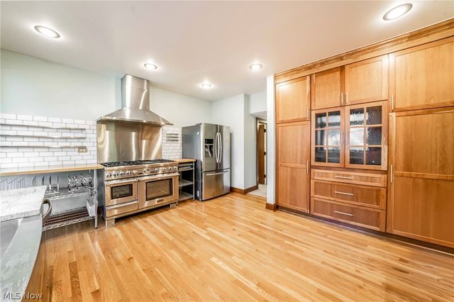 1327 Oakridge Drive, Cleveland Heights, OH 44121