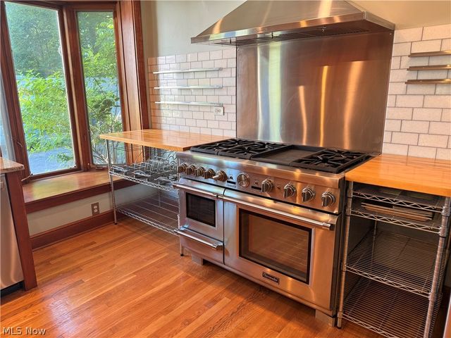 1327 Oakridge Drive, Cleveland Heights, OH 44121