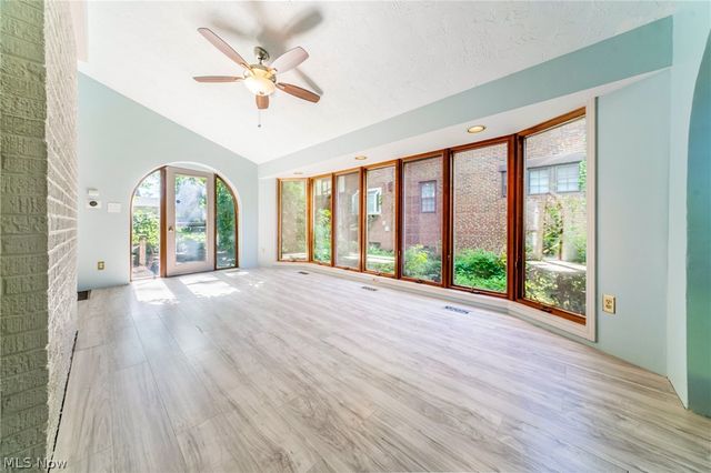 1327 Oakridge Drive, Cleveland Heights, OH 44121