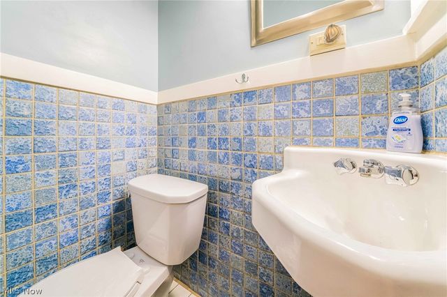 1327 Oakridge Drive, Cleveland Heights, OH 44121
