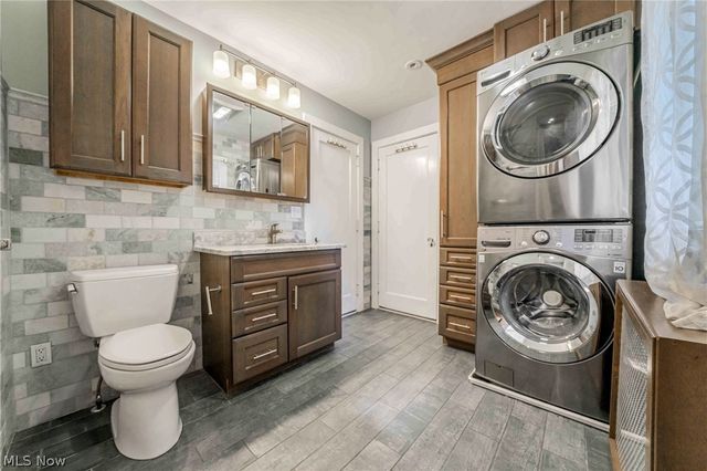 1327 Oakridge Drive, Cleveland Heights, OH 44121