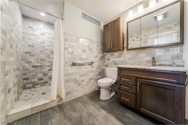 1327 Oakridge Drive, Cleveland Heights, OH 44121